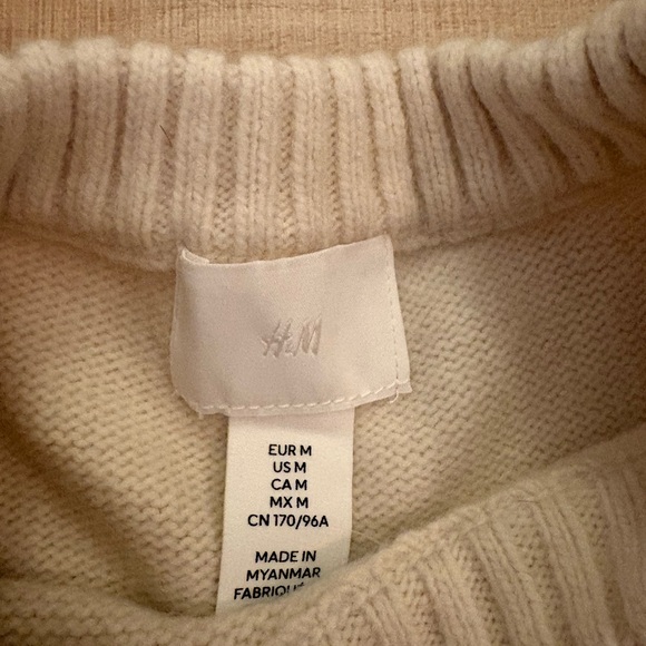 H&M Cream Short-Sleeve Crew Neck Sweater - Picture 5 of 5